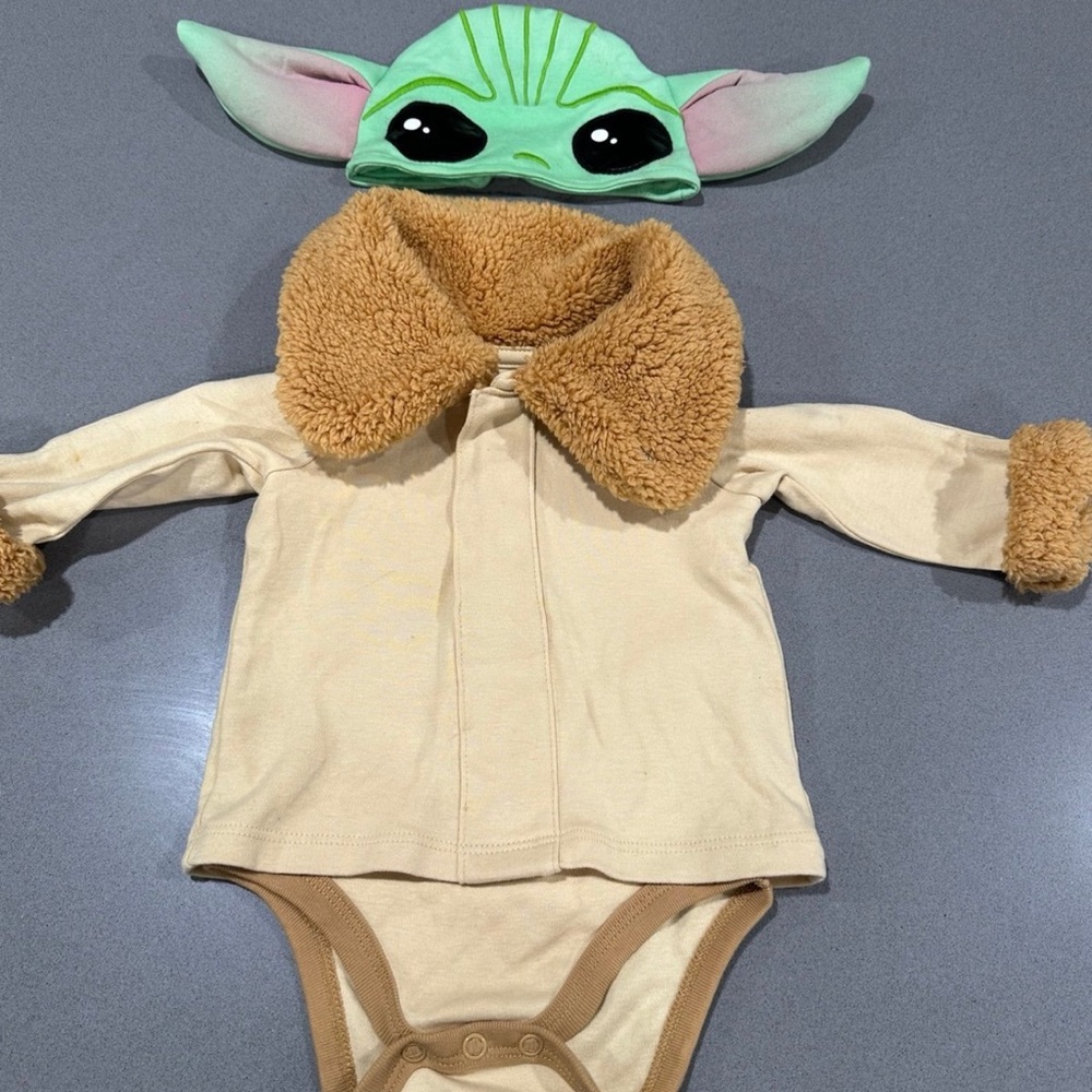 Baby Yoda Hat and Cream Bodysuit Set